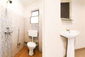 Koupelna v ubytování Collection O Techno India University Saltlake Formerly A&M Regency