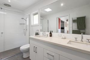 Et badeværelse på Cooinda, Red Hill South + 12 billeder