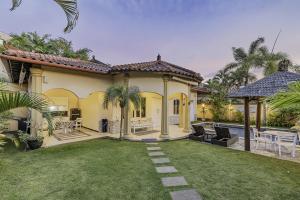 Сад в The Beverly Hills Bali Villas Jimbaran +30 фотографий