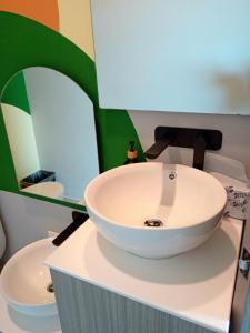 een badkamer met een witte wastafel en een toilet bij The Empire Amira in Tulum