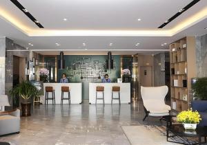 Posezení v ubytování Echarm Hotel Lhasa Potala Palace