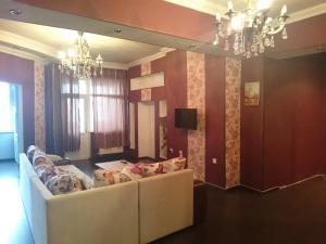 La sala de estar o bar de Apartment on Xudu Məmmədov 36