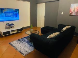 Et tv og/eller underholdning på Mboma Lodge