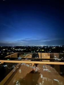 Afbeelding uit fotogalerij van One Bedroom in Tower F -11N with seaview in Lapu Lapu City