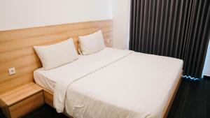 En eller flere senge i et værelse på Apartment Nata Umalas + 5 billeder