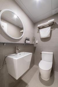 Et badeværelse på Hi Stay EULJIRO + 15 billeder