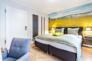 Postel nebo postele na pokoji v ubytování Burghotel Lingen
