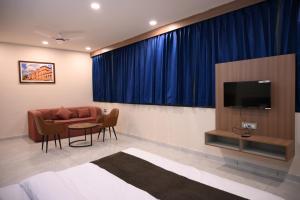 Μια τηλεόραση ή/και κέντρο ψυχαγωγίας στο Florian Club Resort and Spa Jaipur +26 φωτογραφίες