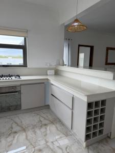 Kuchyň nebo kuchyňský kout v ubytování Sunset blessing + 41 fotografií