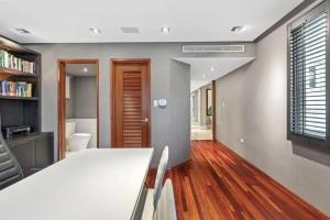 Η βιβλιοθήκη της βίλας +68 φωτογραφίες