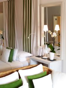 a living room with a couch and a mirror at Quinta da Lua in Tavira