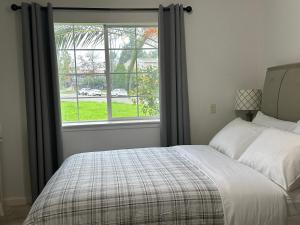 Postel nebo postele na pokoji v ubytování Private Cozy Suites A and B