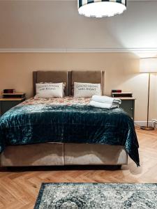 a bed with two pillows on it in a bedroom at Willow32 Chalet in Bran