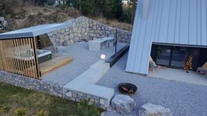 Budova, kde se chata nachází