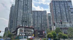 a traffic light in front of tall buildings at Vienna Hotel Guiyang North Station Dream City in Guiyang