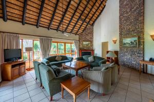 TV a/nebo společenská místnost v ubytování Kruger Park Lodge Unit No 440
