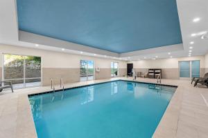 Πισίνα στο ή κοντά στο Hampton Inn Mt. Vernon Oh