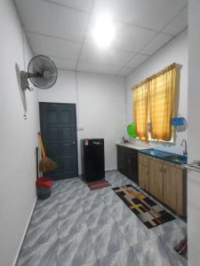 Køkken eller tekøkken på Homestay Langkawi D'Puteh