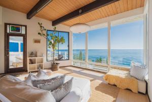 a living room with a view of the ocean at Malibu Villa with Beach Access and Ocean View in Malibu