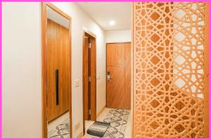 プリーにあるPRIME LOCATION NEAR SEA BEACH Hotel KRISHNA INN ! Puri - Near Jagannath Temple and Golden Beach- Swargadwar Beach - Bengali Market - A Top Rated Hotel IN PURIのギャラリーの写真