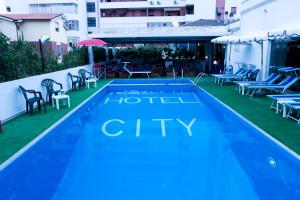 Бассейн в Hotel City или поблизости