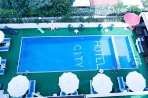 Бассейн в Hotel City или поблизости