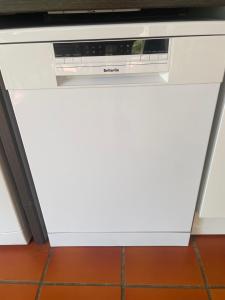a microwave oven sitting on top of a counter at Ti coin de paradis Anse des Rochers in Saint-François