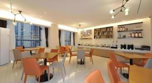 a restaurant with tables and chairs and a bar at City Comfort Inn Chengdu Wenjiang University Town Fengxi River Metro Station in Chengdu