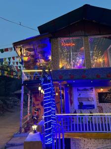 Ảnh trong thư viện ảnh của Backpackerstorey ở Bīr