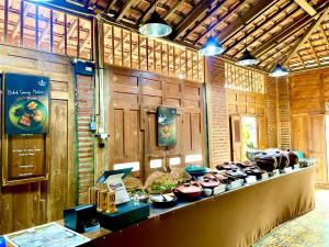 Mâncare la sau în apropiere de acest complex