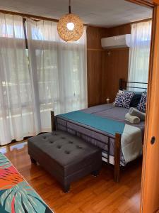 Postel nebo postele na pokoji v ubytování Sunkissed Divers Okinawa 1, Rooftop for 2 with Jacuzzi, Bbq and Sea View