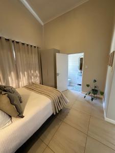 En eller flere senge i et værelse på Little Nest + 2 billeder