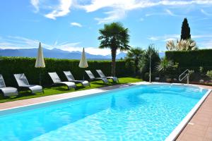 The swimming pool at or close to Gutshof Sinn