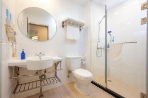 Ένα μπάνιο στο Hanting Hotel Shanghai Pudong Airport +18 φωτογραφίες
