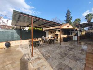 En terrasse eller udendørsområde på Rural El Santiscal