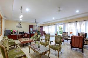 a lobby with chairs and tables and a waiting room at Lavender Private Villa Kuta Bali in Kuta +78 photos