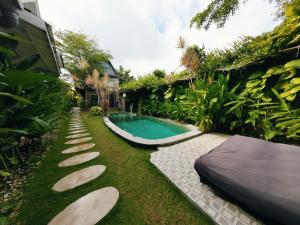 Hồ bơi trong/gần Habana Hotel