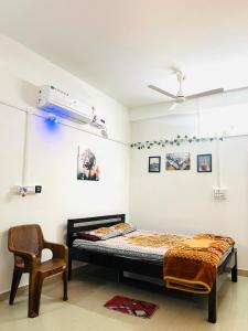 En eller flere senge i et værelse på AURA HOMES + 10 billeder