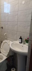 Koupelna v ubytování Havy Homes 2 Bedroom Apartment Bamburi + 14 fotografií