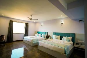 a hotel room with two beds and a window at Sunrise Dreamworld Resort in Chonp +56 photos
