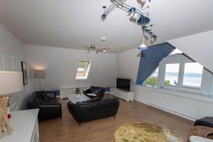 Khu vực ghế ngồi tại Ferienwohnung Wiek - Haus Meeresblick