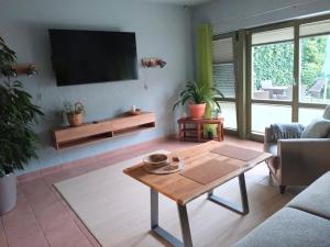 Телевизор и/или развлекательный центр в Gemütliche Ferienunterkunft