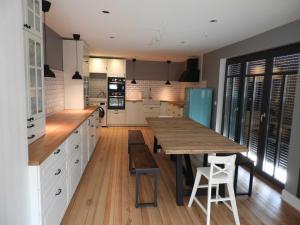 Køkken eller tekøkken på Großes Ferienhaus in Graal-Müritz