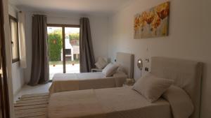 Ένα ή περισσότερα κρεβάτια σε δωμάτιο στο Llenaire Gran Beach House