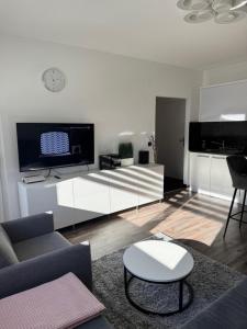 a living room with a couch and a tv at Appartement Märzenkeller in Murau
