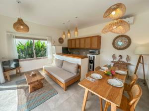 Køkken eller tekøkken på 1BR Villa Venezia a Tropical Escape - Seminyak