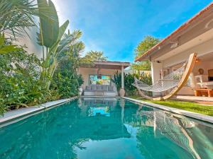 Swimmingpoolen hos eller tæt på 1BR Villa Venezia a Tropical Escape - Seminyak
