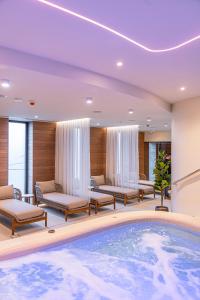 Bazén v ubytování Energy Hotel & Business Center nebo v jeho okolí