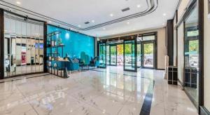 Ο χώρος του λόμπι ή της ρεσεψιόν στο Xana Hotelle Lhasa Potala Palace Beijing Middle Road