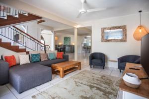 Posezení v ubytování Villa Céleste - 4 Bedrooms in Central Tamarin